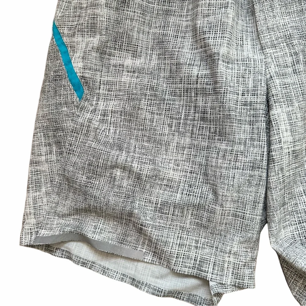 Lululemon Men's Gray Shorts Size Small